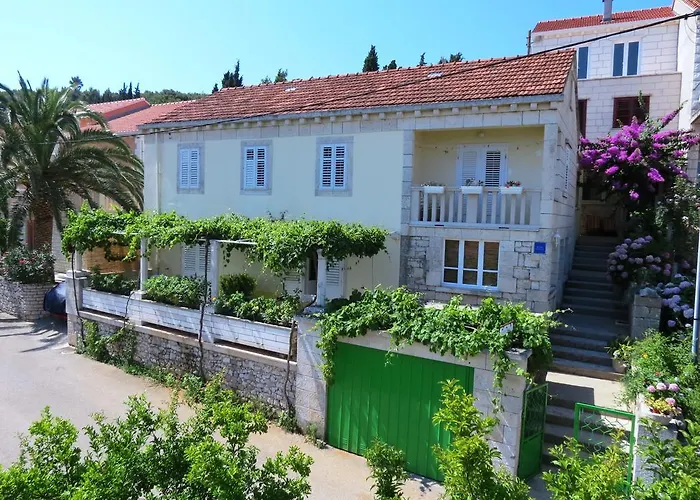 Apartments Lumbarda