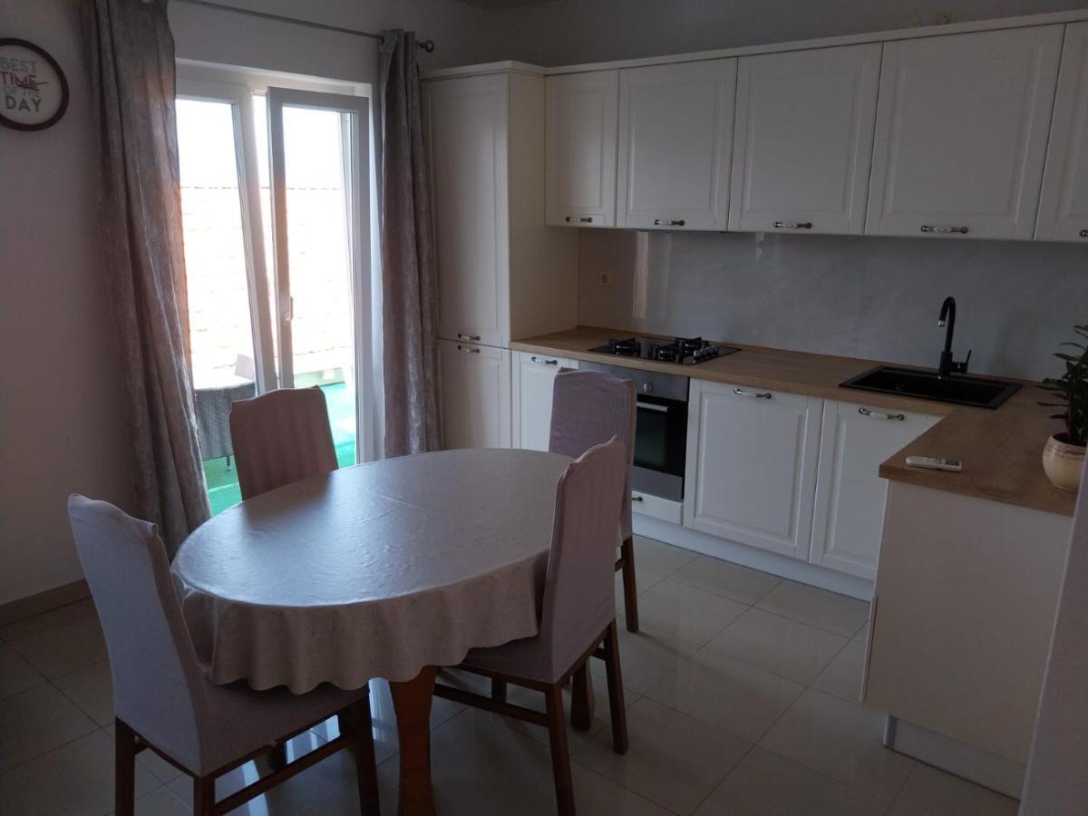 Apartments Lumbarda
